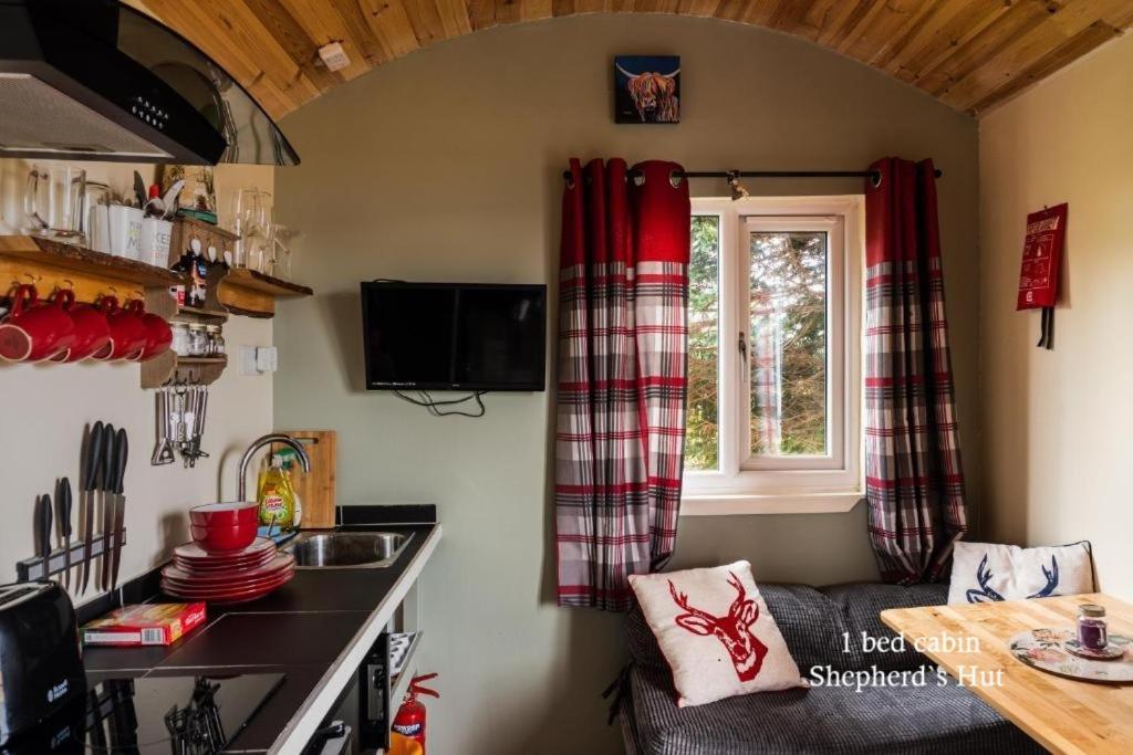 Culbokie Lodges Екстериор снимка
